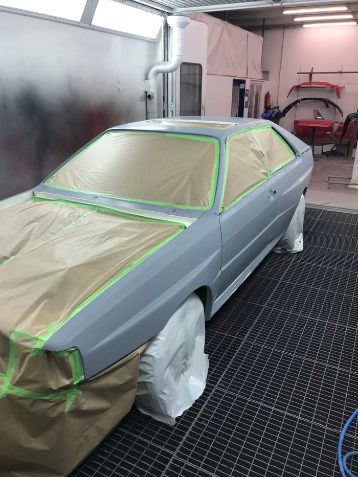 Audi quattro – Komplettlackierung in „Perlweiß“ (Bild 1)