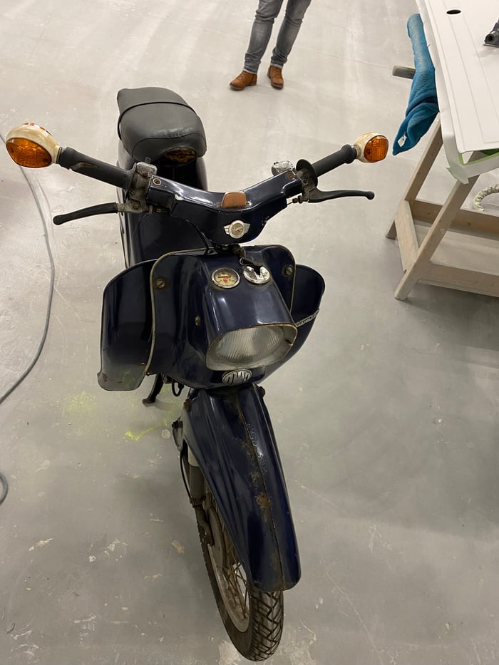 Simson Schwalbe – Instandsetzung und Lackierung in „Candy Deep-Red“ (Bild 1)